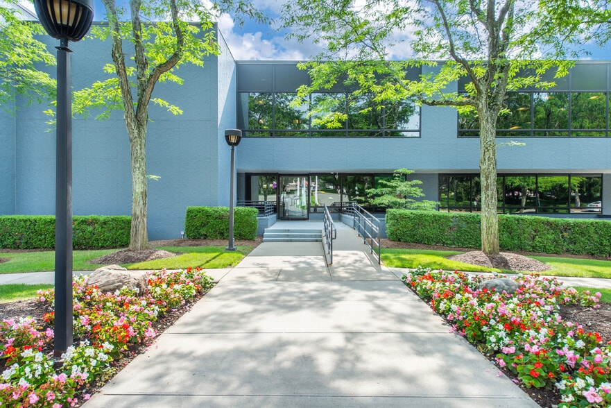 95 Chestnut Ridge Rd, Montvale, NJ à louer - Photo du bâtiment - Image 3 de 20