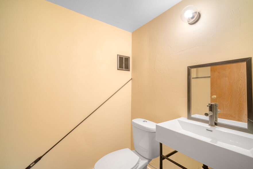 3460 Town Hall Rd, Kewaskum, WI for sale - Interior Photo - Image 3 of 5