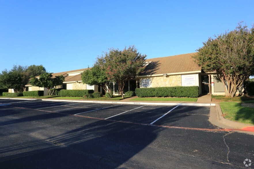 1150-1162 W Pioneer Pky, Arlington, TX for sale - Primary Photo - Image 1 of 1