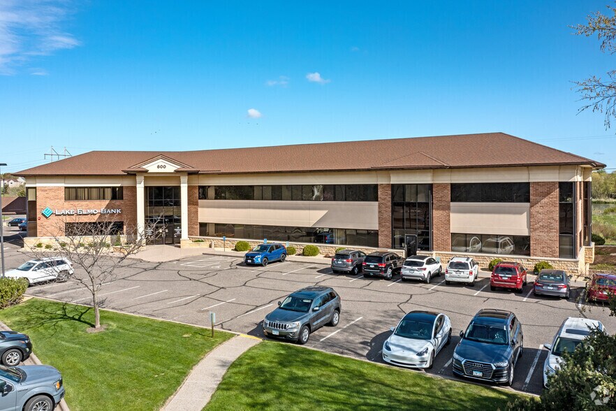 600 N Inwood Ave N, Oakdale, MN à louer - Photo du bâtiment - Image 1 de 5
