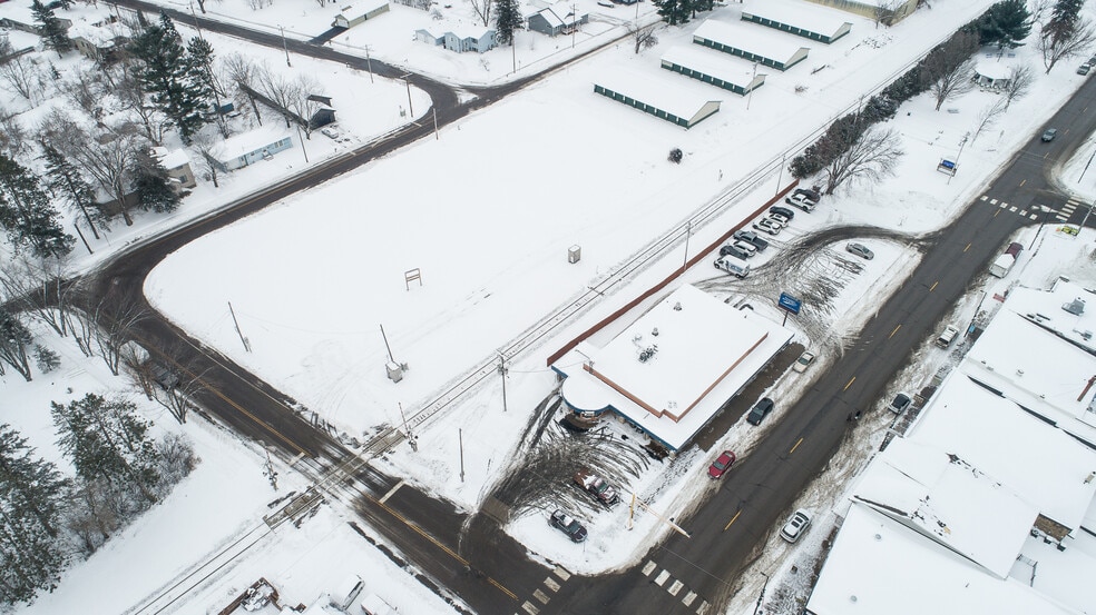 1xx Central Dr, Braham, MN à vendre - Photo du bâtiment - Image 3 de 12