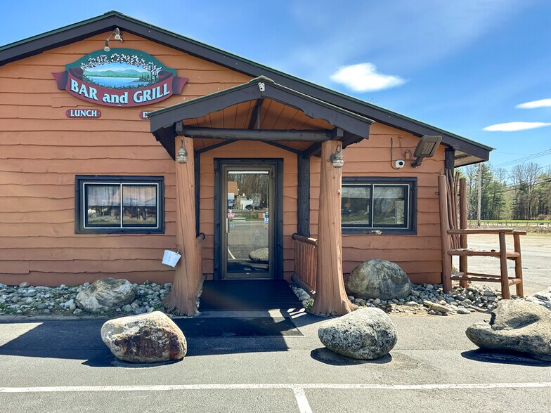 982 State Route 149, Queensbury, NY à vendre - Photo du bâtiment - Image 2 de 10