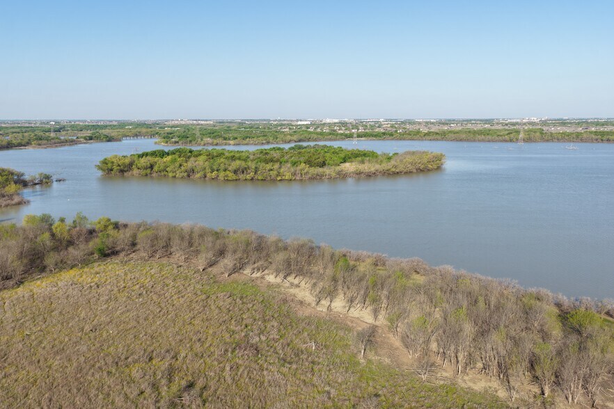 3111 Koscher Dr, Cedar Hill, TX à vendre - Photo du bâtiment - Image 3 de 6