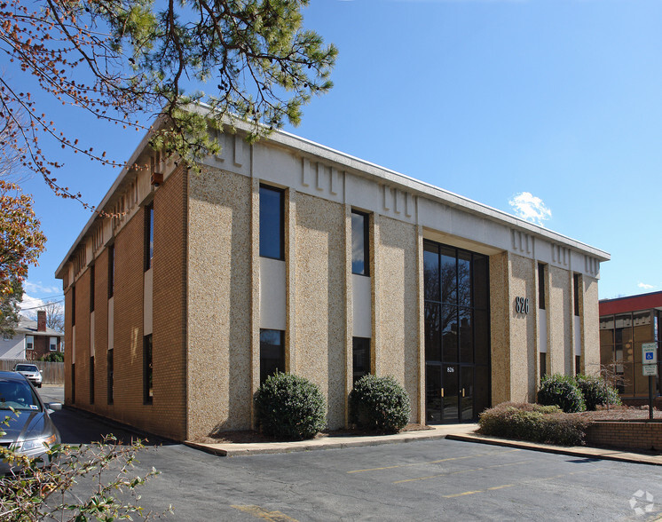 826 N Elm St, Greensboro, NC for lease - Building Photo - Image 3 of 3