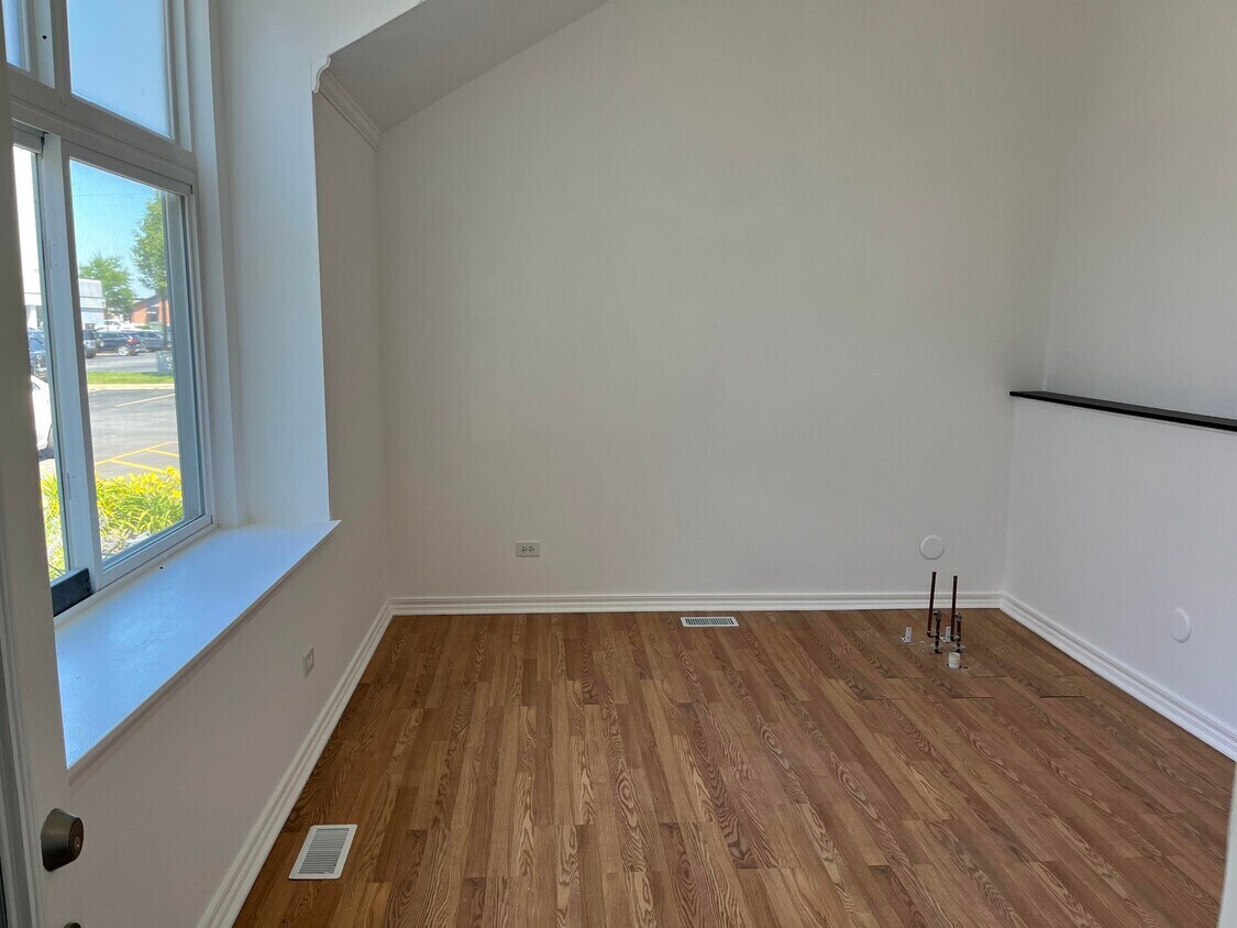 4450 Westbrook Dr, Aurora, IL for lease Interior Photo- Image 1 of 1