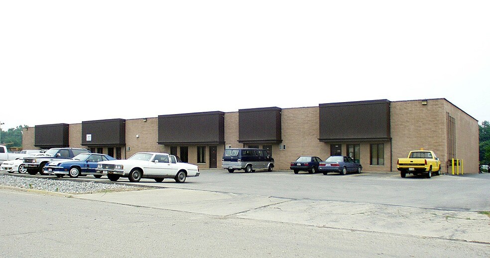 3554-3570 Intercity Dr, Dayton, OH à louer - Photo du bâtiment - Image 2 de 5