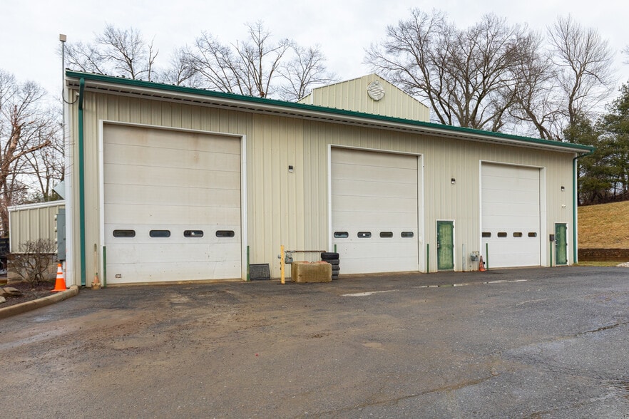 72 Airport Dr, Wappingers Falls, NY for lease - Building Photo - Image 2 of 12