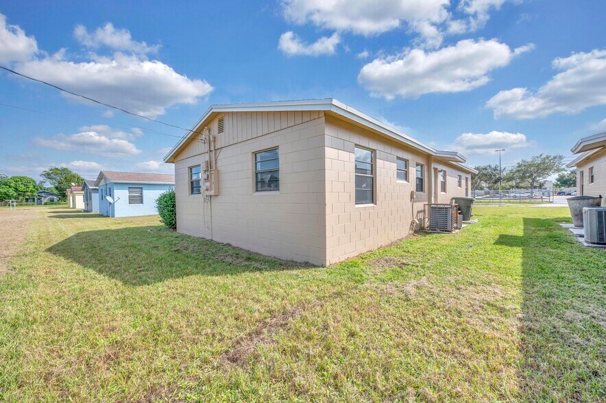 1702 Avenue L, Fort Pierce, FL à vendre - Photo du bâtiment - Image 3 de 39