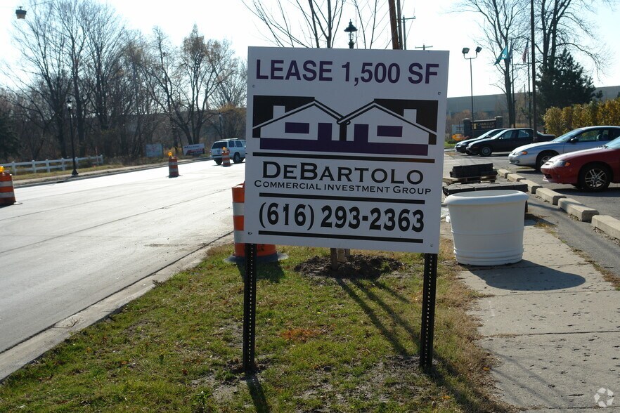 6209-6237 S Division Ave, Grand Rapids, MI for lease - Building Photo - Image 3 of 3