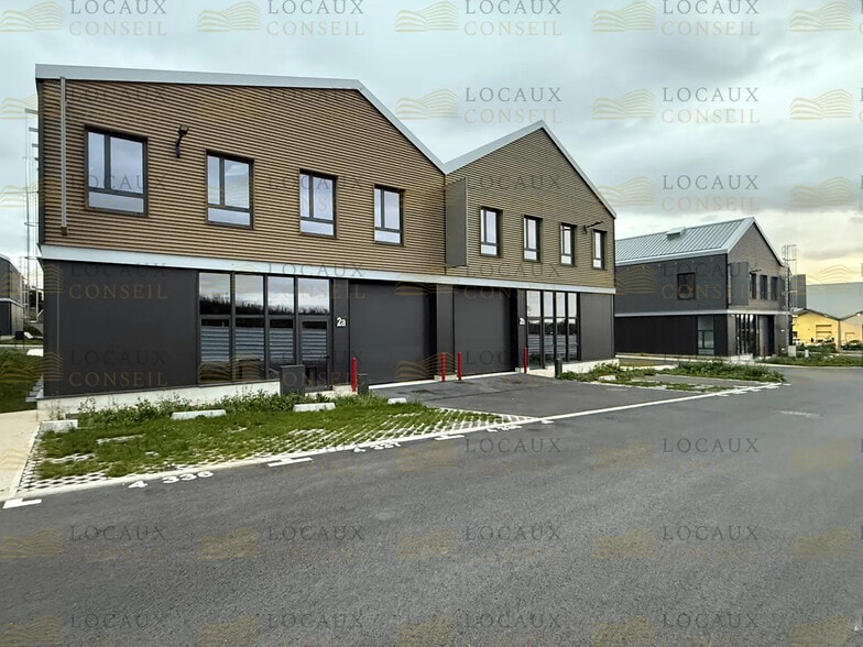 Flex in Groslay for lease - Building Photo - Image 1 of 9