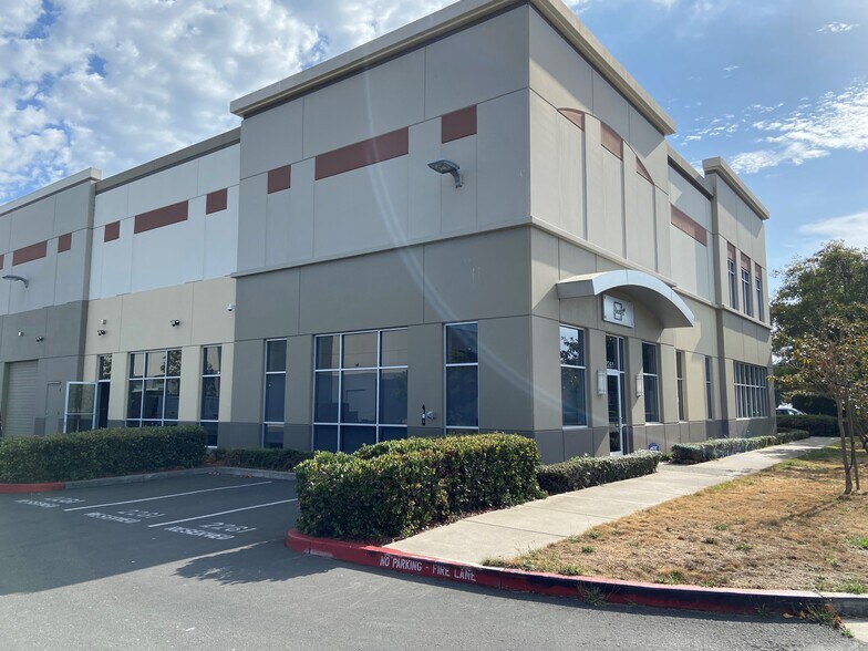 2251-2263 Harbor Bay Pky, Alameda, CA à louer - Photo du bâtiment - Image 3 de 5