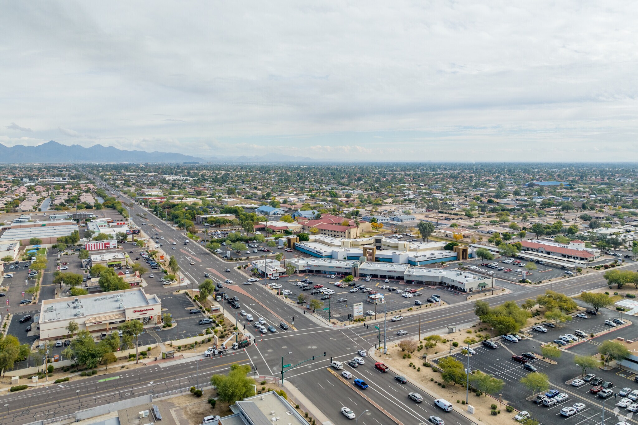 4001-4015 E Bell Rd, Phoenix, AZ à louer Aérien- Image 1 de 11