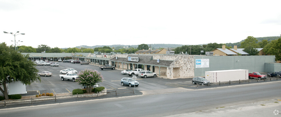 827 Junction Hwy, Kerrville, TX à louer - Autre - Image 1 de 9