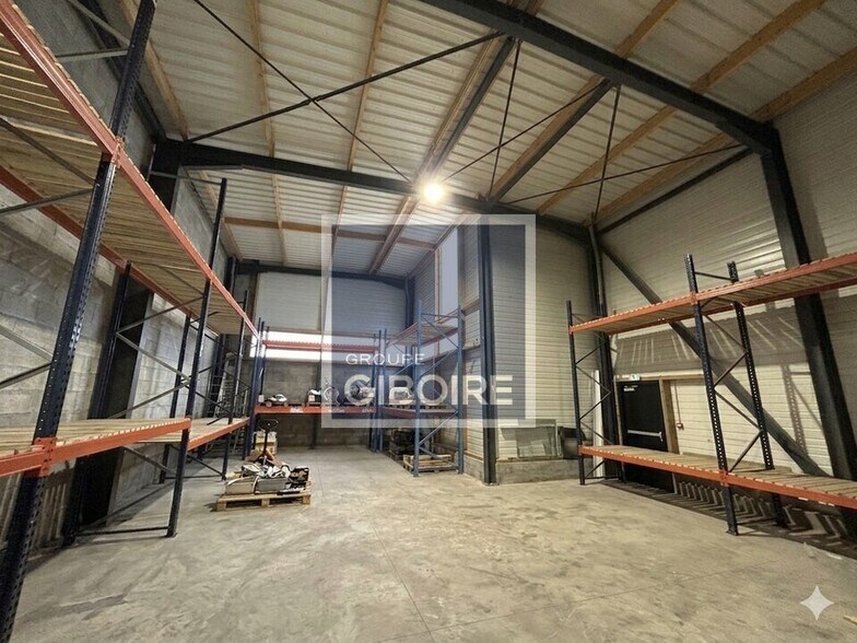 Industrial in Noyal-sur-Vilaine for lease - Interior Photo - Image 2 of 9