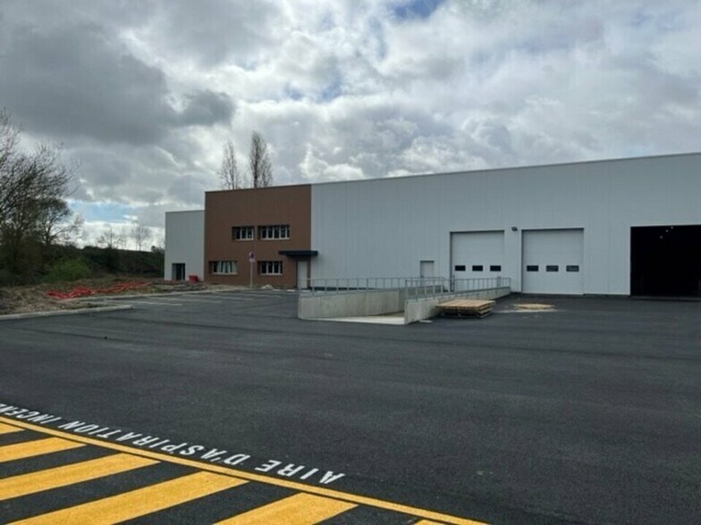 Flex in Carbon-Blanc for lease - Building Photo - Image 2 of 2