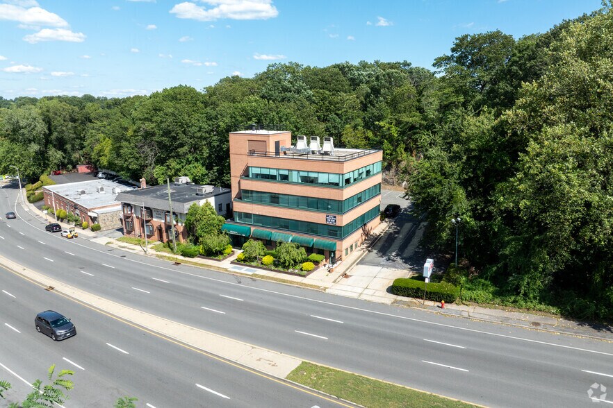 1234 Central Park Ave, Yonkers, NY à louer - Aérien - Image 3 de 5