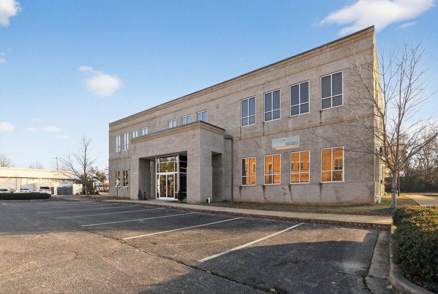 7796 Wolf Trail Cv, Germantown, TN for sale - Building Photo - Image 2 of 25