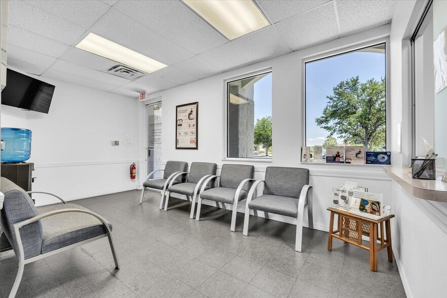 3300 Tamiami Trl, Port Charlotte, FL for sale - Interior Photo - Image 3 of 9