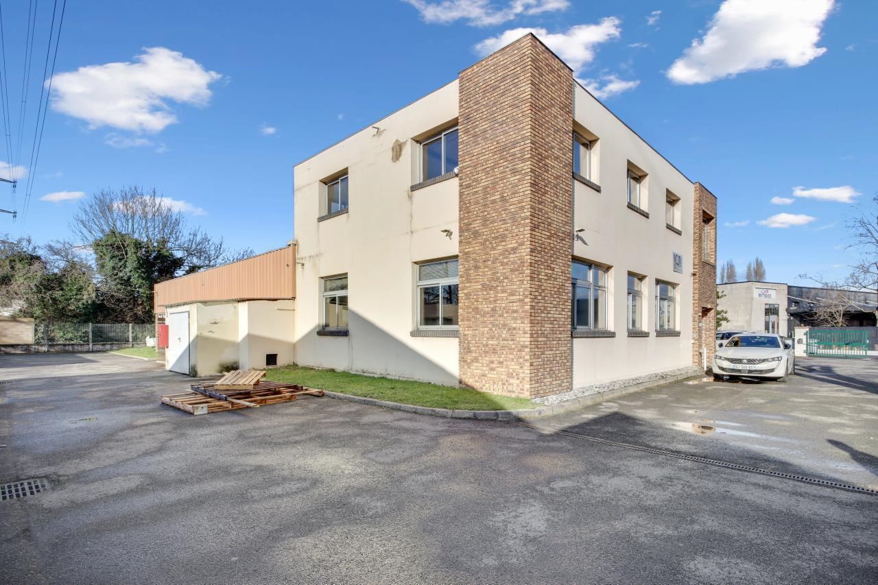 Flex in Palaiseau for sale Building Photo- Image 1 of 16