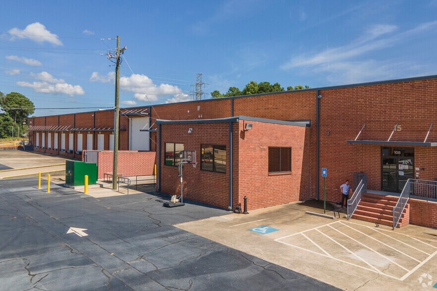 2990 Olympic Industrial Dr SE, Smyrna, GA à louer - Photo du bâtiment - Image 2 de 7