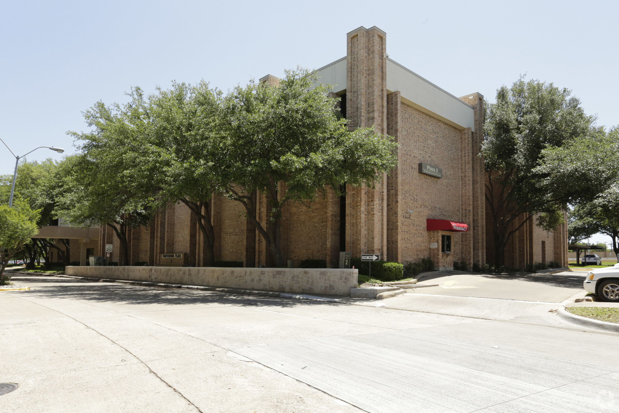 8 Medical Pky, Farmers Branch, TX for lease Building Photo- Image 1 of 4