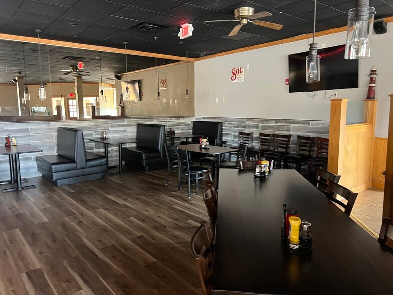 1900-1940 E County Road D, Saint Paul, MN for lease - Building Photo - Image 3 of 16