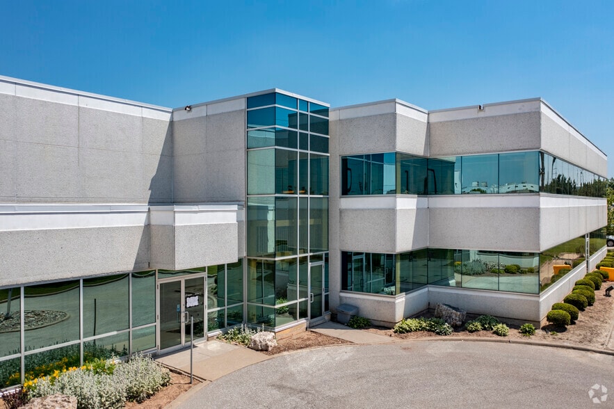 195 Harry Walker Pky, Newmarket, ON à louer - Photo du bâtiment - Image 2 de 3