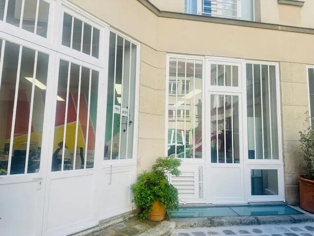 Bureau dans Paris à louer - Photo du bâtiment - Image 1 de 11