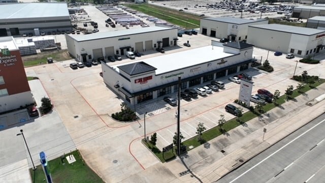 930 FM 1960 Rd, Houston, TX à louer - Photo du bâtiment - Image 3 de 8