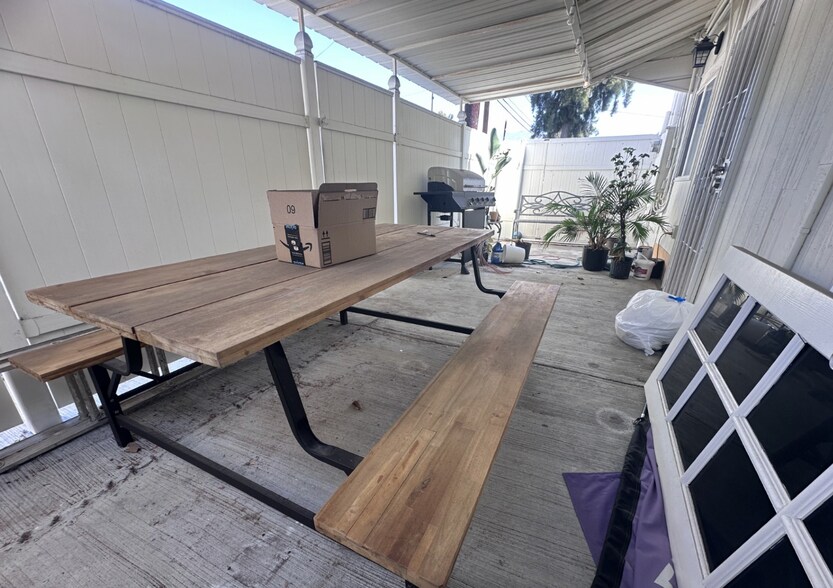 1605 W Magnolia Blvd, Burbank, CA à vendre - Photo du bâtiment - Image 2 de 21