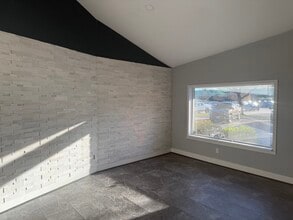 17300 Saturn Ln, Houston, TX à louer Photo intérieure- Image 2 de 13