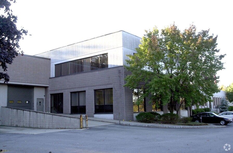 11 York Ave, West Caldwell, NJ à louer - Photo du bâtiment - Image 3 de 20