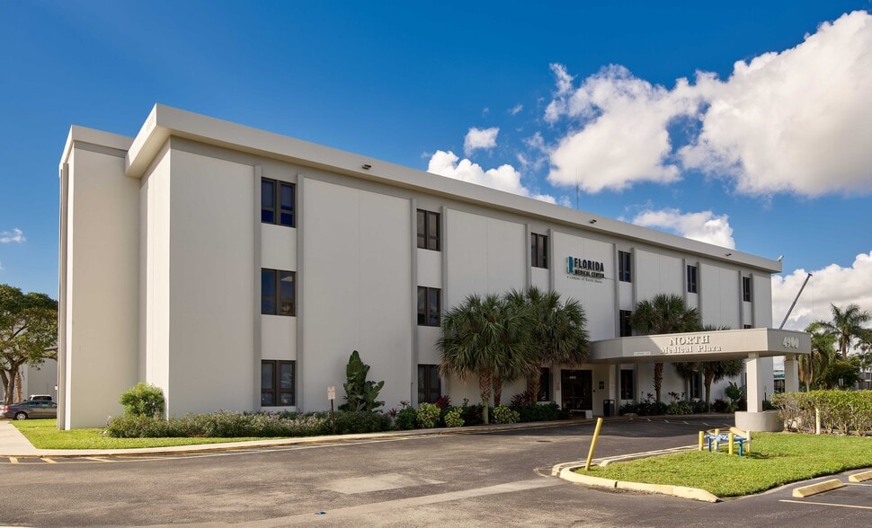 4900 W Oakland Park Blvd, Lauderdale Lakes, FL for lease - Building Photo - Image 2 of 11