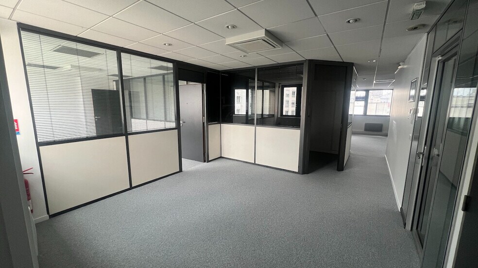 Office in Boulogne-Billancourt for lease - Interior Photo - Image 1 of 13