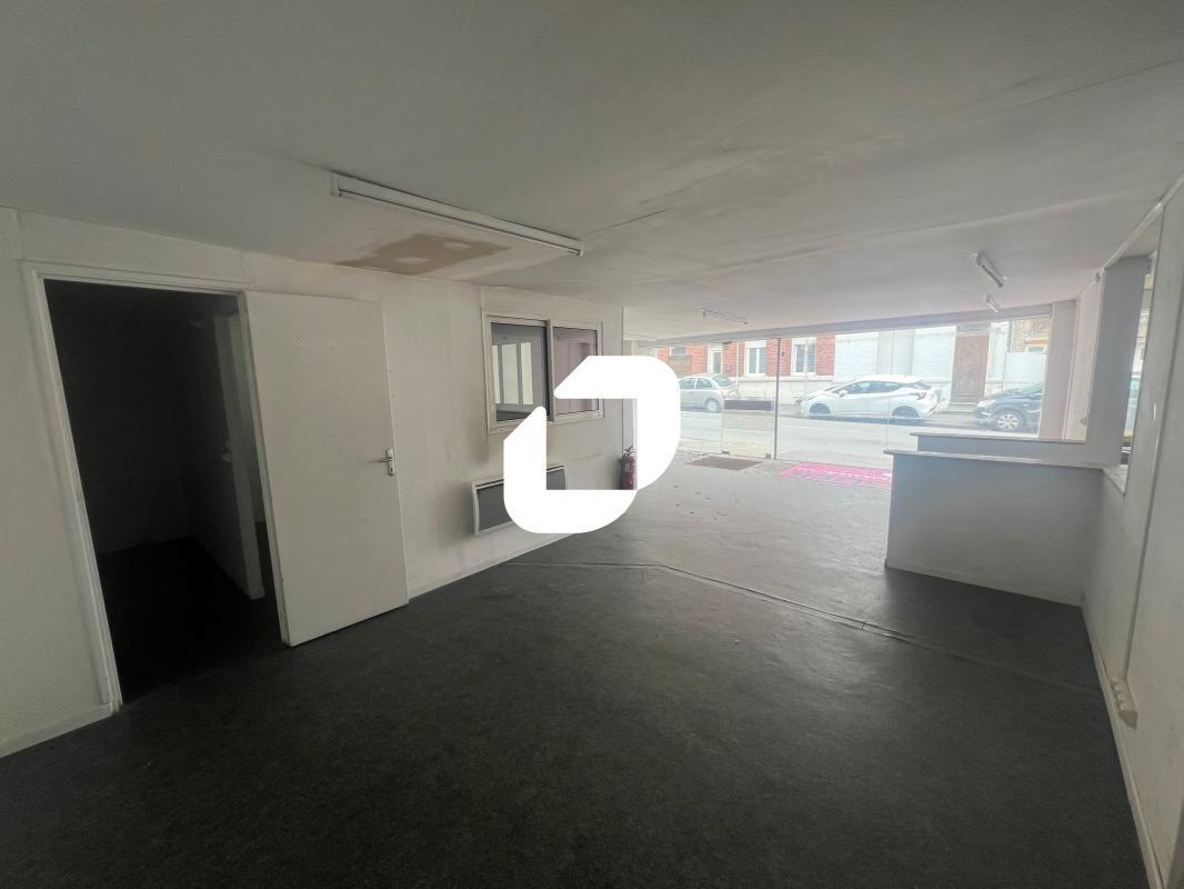 Retail in Valenciennes for lease Interior Photo- Image 1 of 9