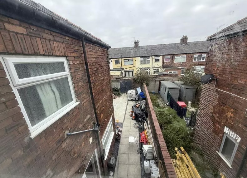 246 Longmoor Ln, Liverpool à vendre - Photo du bâtiment - Image 3 de 15