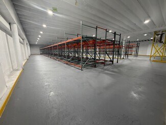 Plus de détails pour 501 NE 183 St, Miami, FL - Industriel à louer