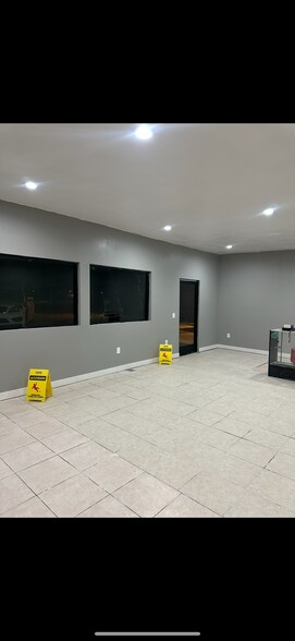 11923 Cedar Ave, Bloomington, CA à louer - Photo du bâtiment - Image 2 de 4