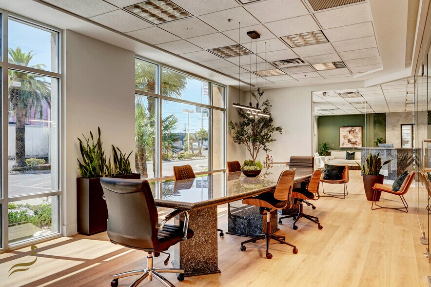 2200 Highland Dr, Las Vegas, NV à louer - Photo du bâtiment - Image 2 de 21