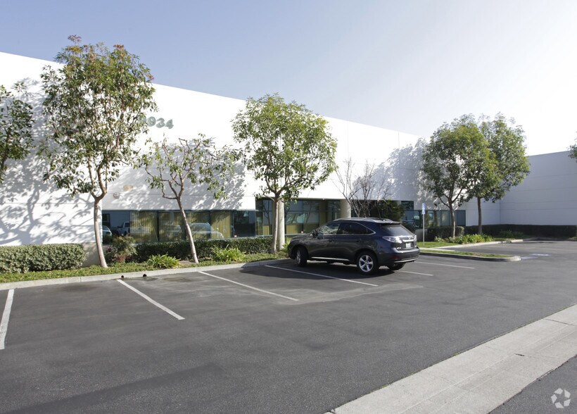 9934 Bell Ranch Dr, Santa Fe Springs, CA à louer - Photo du bâtiment - Image 2 de 2