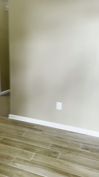 110 Millbrook Village Dr, Tyrone, GA à louer - Vidéo sur l’inscription commerciale - Image 2 de 4