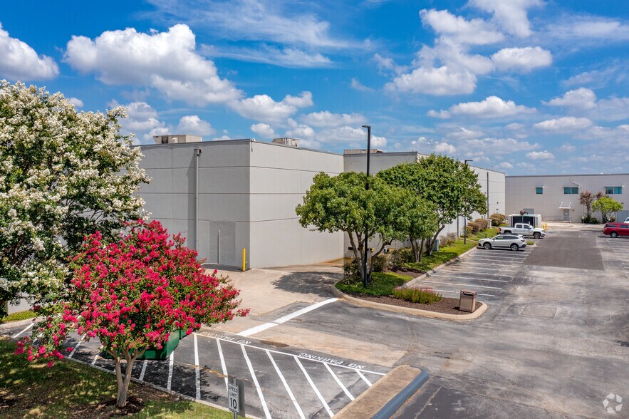 1560 Cable Ranch Rd, San Antonio, TX for sale - Building Photo - Image 2 of 8