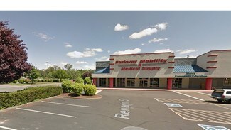 Plus de détails pour 2475 NW Stewart Pky, Roseburg, OR - Bureau, Commerce de détail à louer