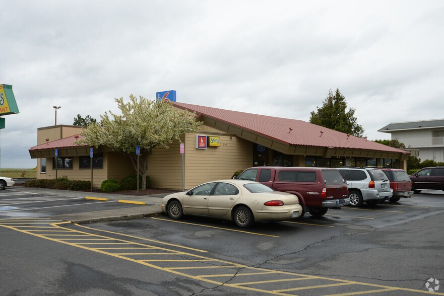 319 SE Nye Ave, Pendleton, OR à louer - Photo principale - Image 1 de 15