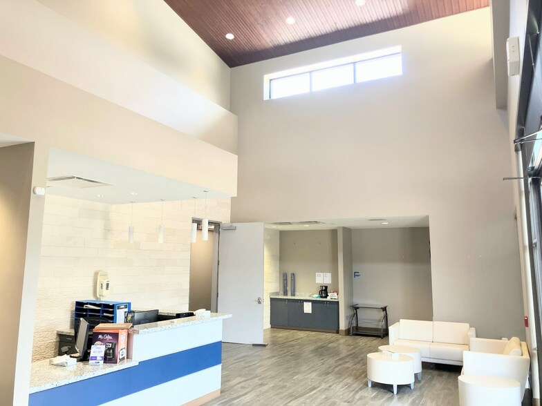 1246 N FM 3083 W, Conroe, TX à vendre - Photo du bâtiment - Image 3 de 10