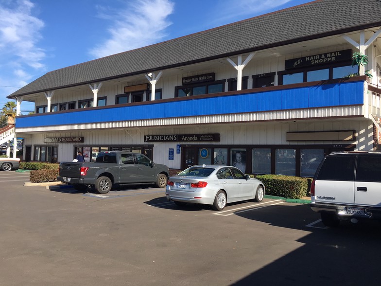 2501-2537 E Thousand Oaks Blvd, Thousand Oaks, CA for lease - Building Photo - Image 1 of 20