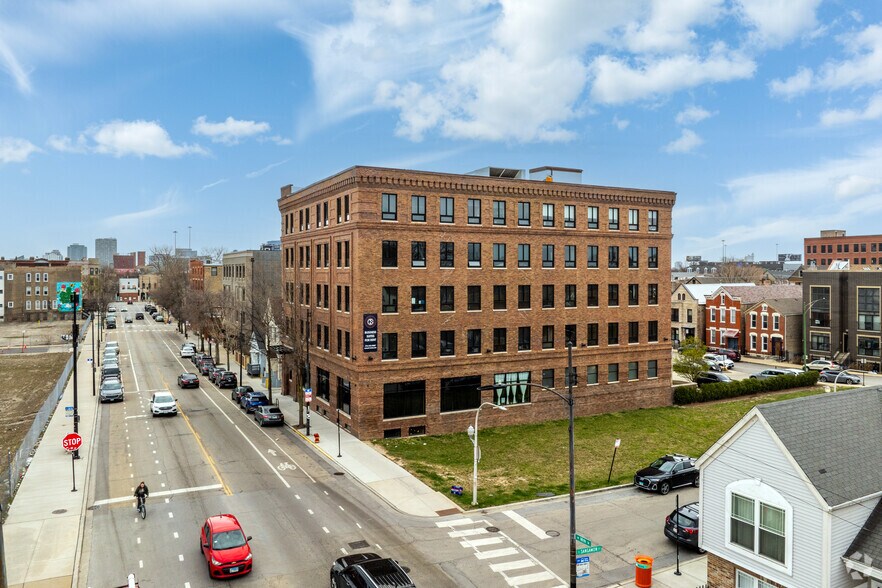 917 W 18th St, Chicago, IL à louer - Photo du bâtiment - Image 2 de 11