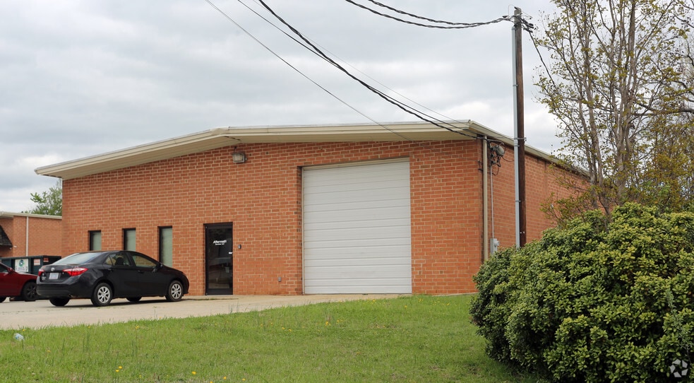 161 Blue Bell Rd, Greensboro, NC for lease - Building Photo - Image 2 of 4