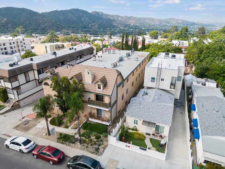 10219 Commerce Ave, Tujunga, CA à vendre - Photo du bâtiment - Image 3 de 12