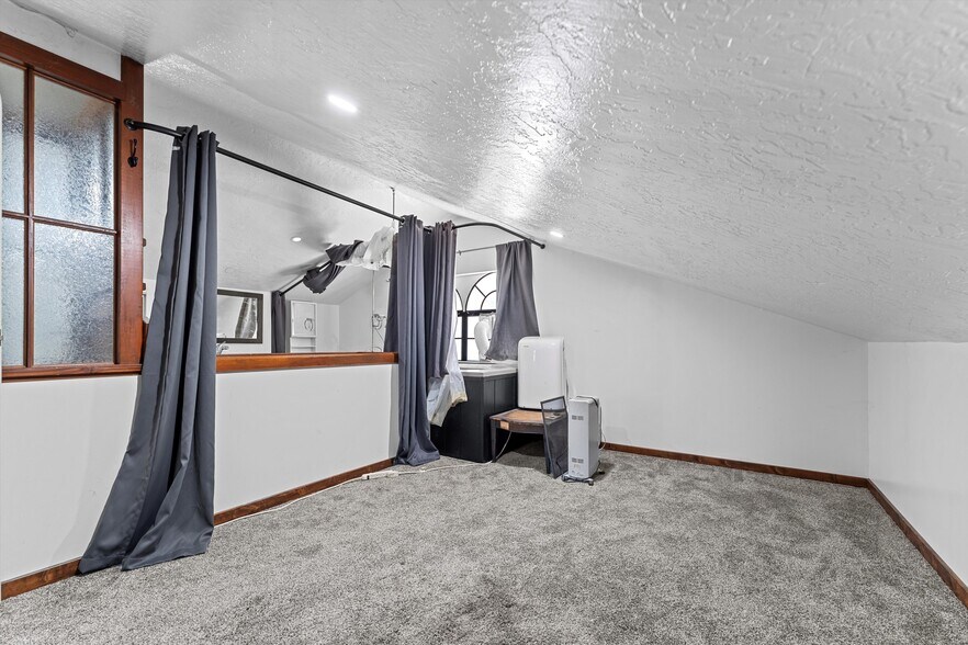 17539 Elizabeth Lake Rd, Lake Hughes, CA à vendre - Photo intérieure - Image 3 de 67